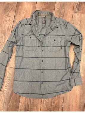 Mountain Hardwear - Men's Gray Striped Button  Shirt - size SM